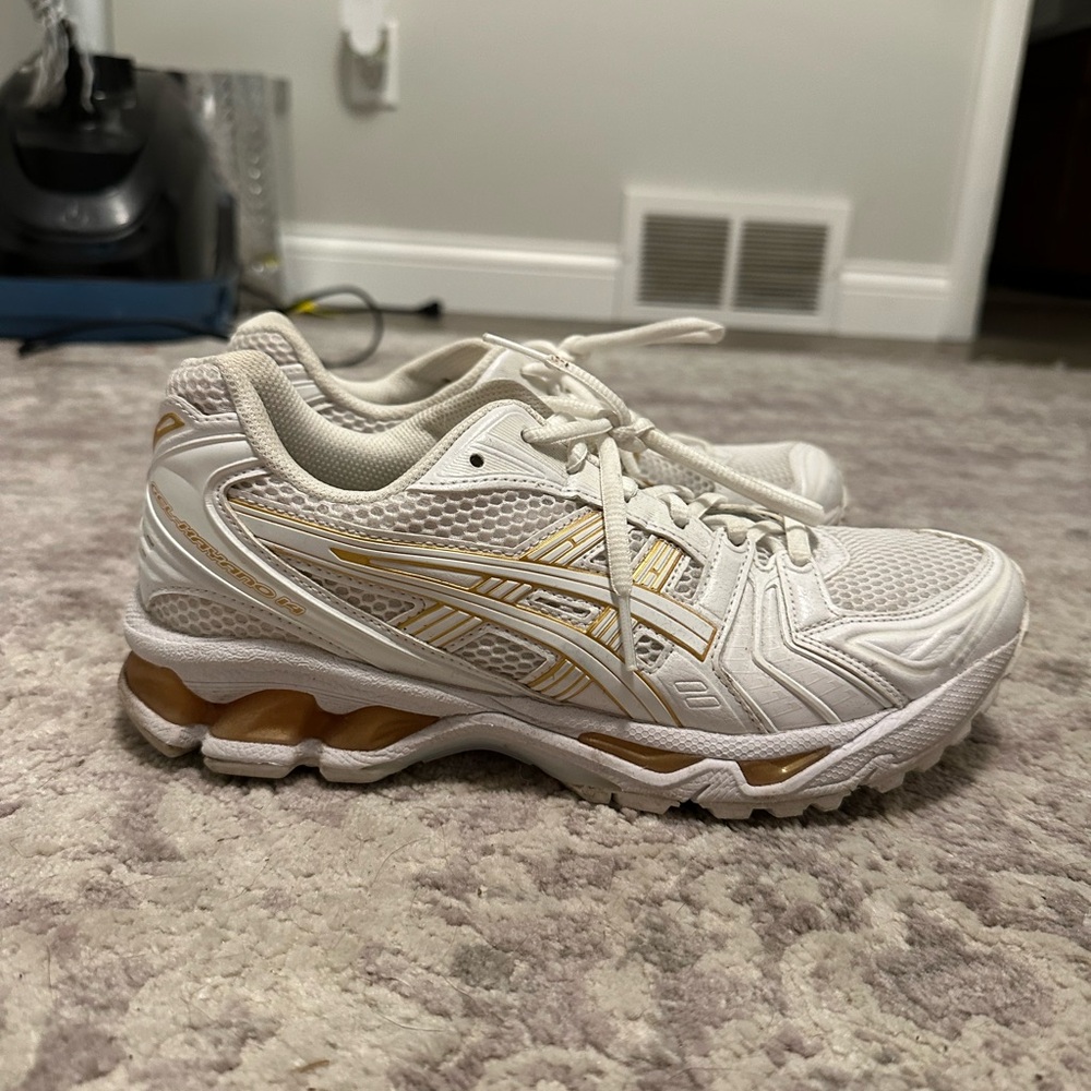 ASICS Gel Keyano 14. White and gold size 8.5
